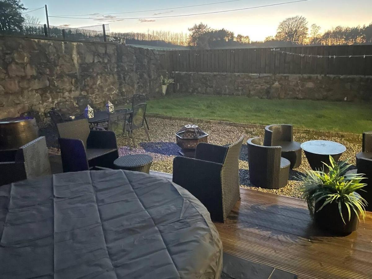 Rural Chapel Cottage Near Airport Bar & Hot Tub Aberdeen Bagian luar foto