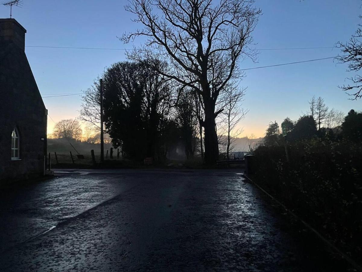 Rural Chapel Cottage Near Airport Bar & Hot Tub Aberdeen Bagian luar foto