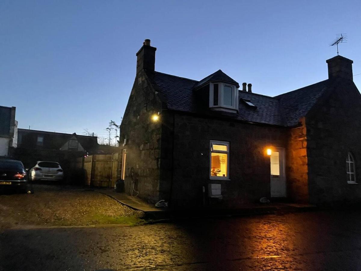 Rural Chapel Cottage Near Airport Bar & Hot Tub Aberdeen Bagian luar foto